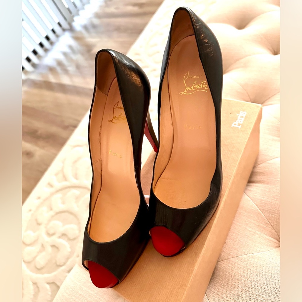 Christian Louboutin Black Red
Peep Toe Very Prive 120 Pumps 41 Vibram Sole Lined